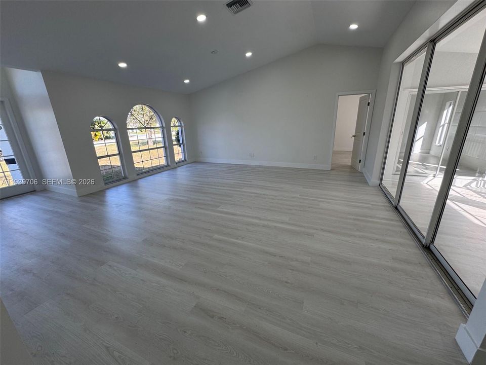 En Venta: $429,990 (3 camas, 2 baños, 1694 Pies cuadrados)