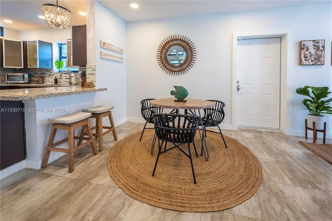 出租: $5,700 (3 贝兹, 2 浴室, 2350 平方英尺)