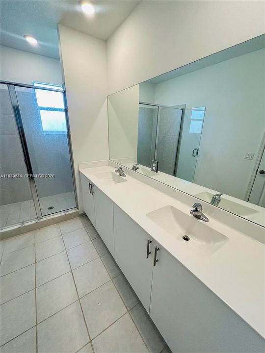 В аренду: $2,550 (3 спален, 2 ванн, 1827 Квадратных фут)