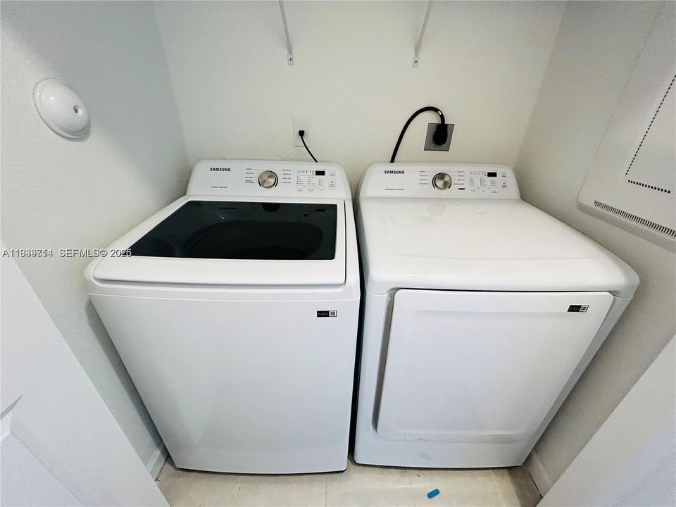 В аренду: $2,550 (3 спален, 2 ванн, 1827 Квадратных фут)