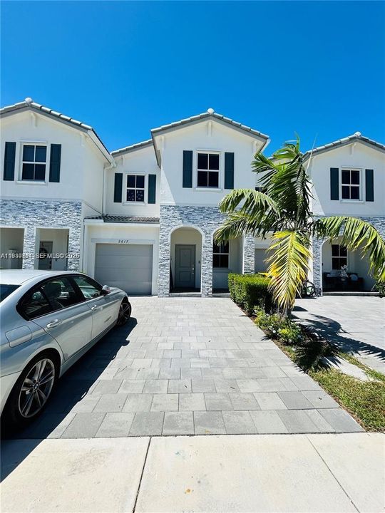 В аренду: $2,550 (3 спален, 2 ванн, 1827 Квадратных фут)