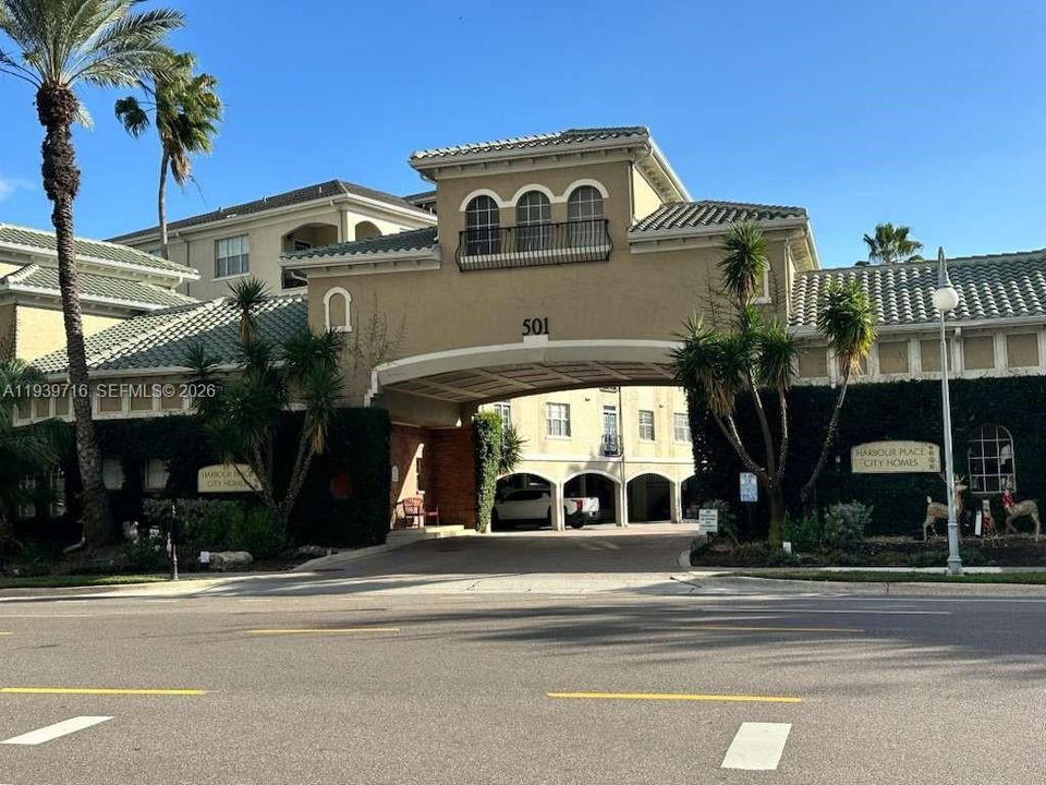 En Venta: $305,000 (1 camas, 1 baños, 784 Pies cuadrados)