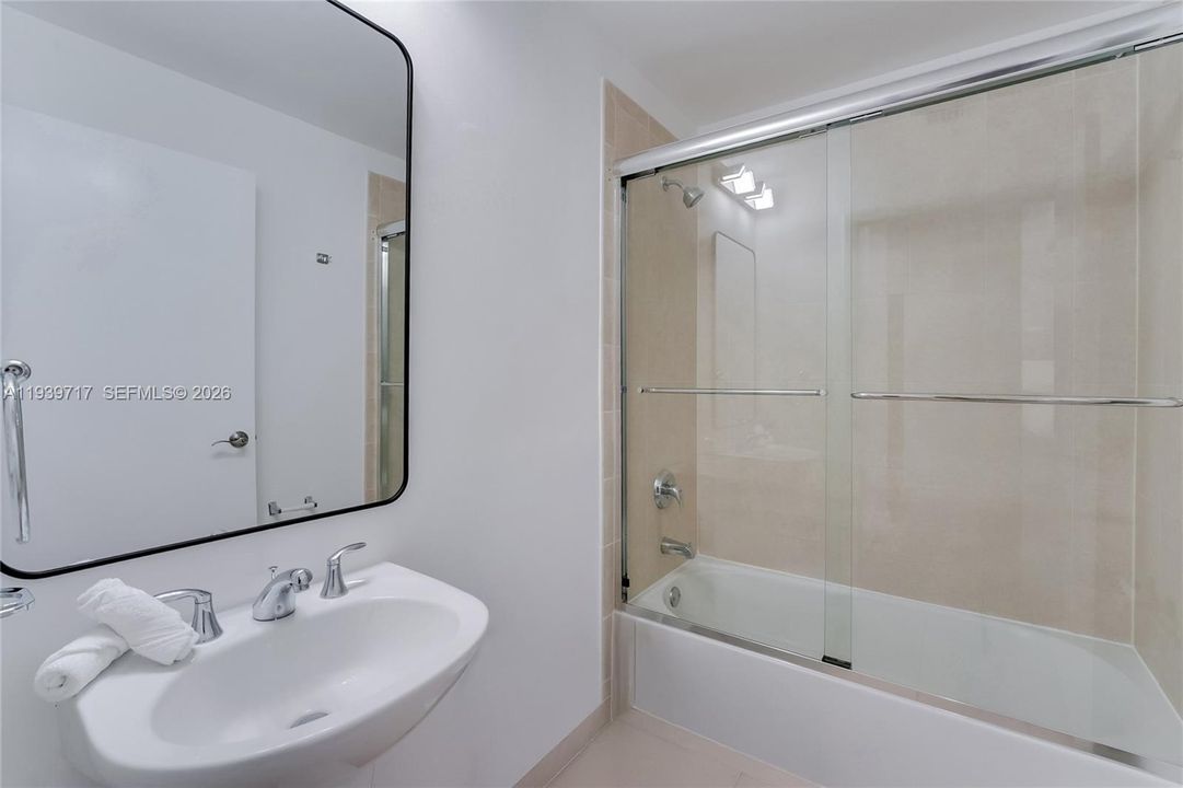 For Rent: $5,500 (3 beds, 3 baths, 1650 Square Feet)