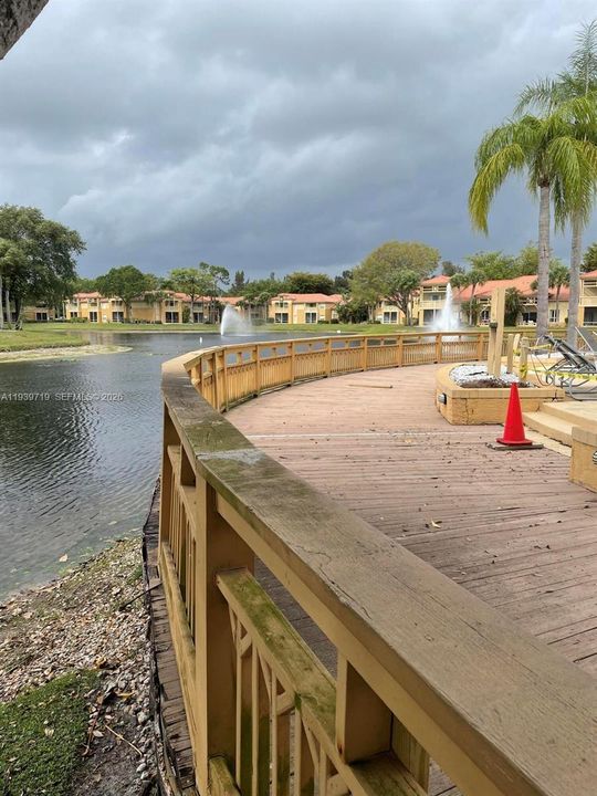 For Sale: $235,000 (2 beds, 2 baths, 906 Square Feet)