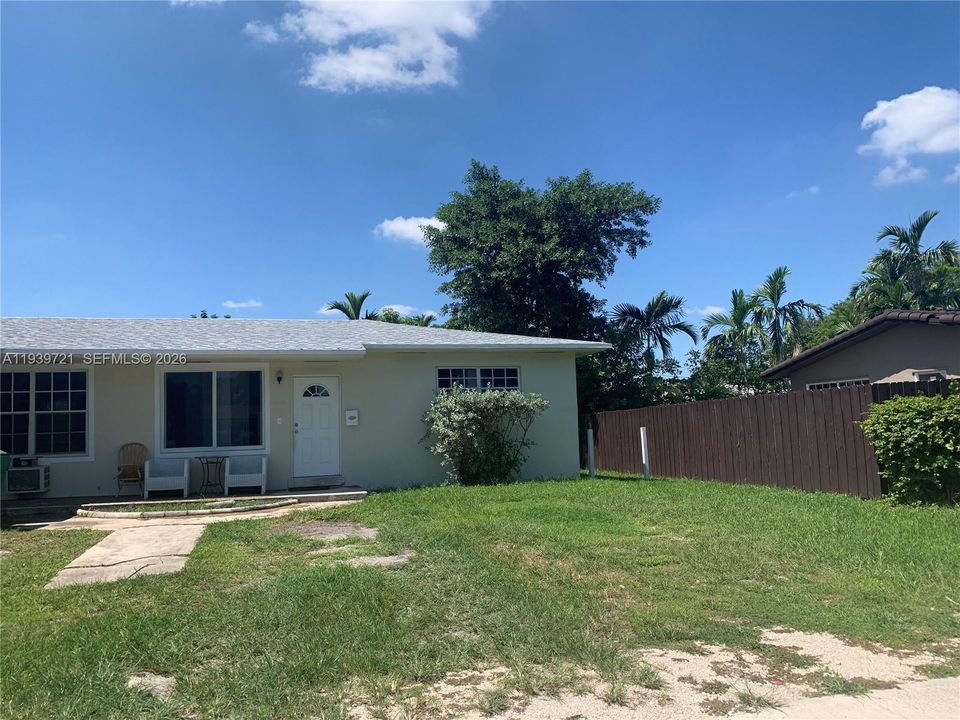 For Rent: $2,795 (3 beds, 2 baths, 950 Square Feet)