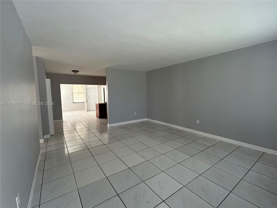 For Rent: $2,795 (3 beds, 2 baths, 950 Square Feet)