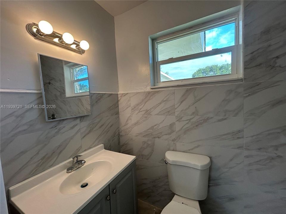 For Rent: $2,795 (3 beds, 2 baths, 950 Square Feet)