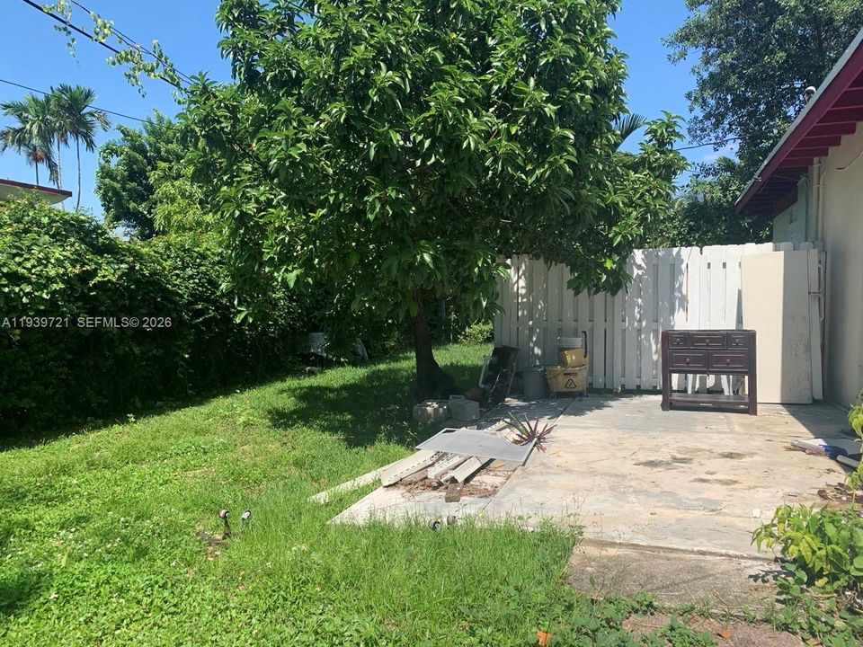 For Rent: $2,795 (3 beds, 2 baths, 950 Square Feet)