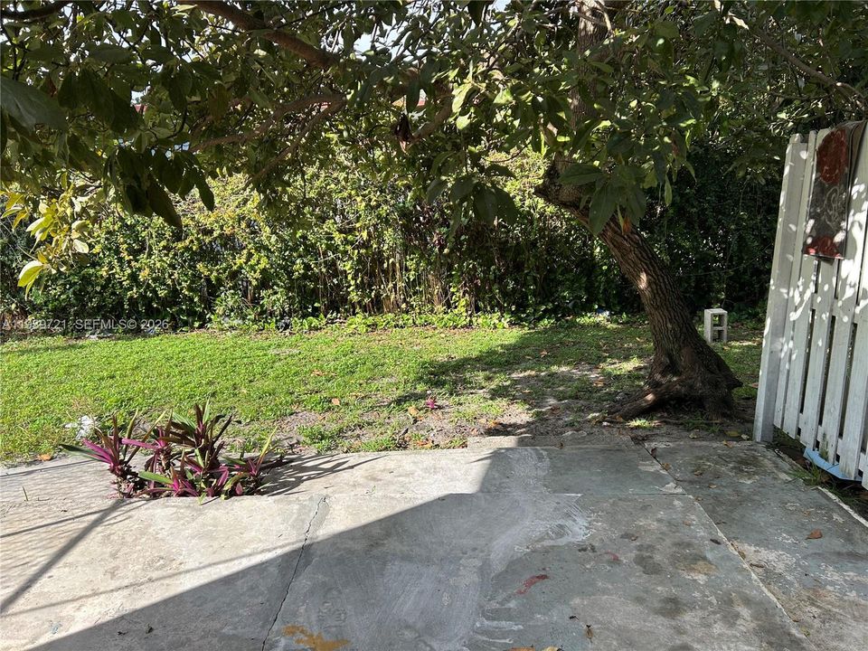 For Rent: $2,795 (3 beds, 2 baths, 950 Square Feet)