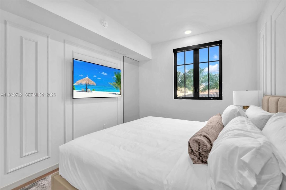 For Sale: $1,380,000 (2 beds, 1 baths, 0 Square Feet)
