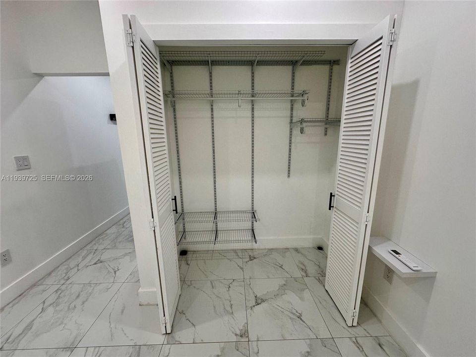 出租: $1,300 (0 贝兹, 1 浴室, 0 平方英尺)