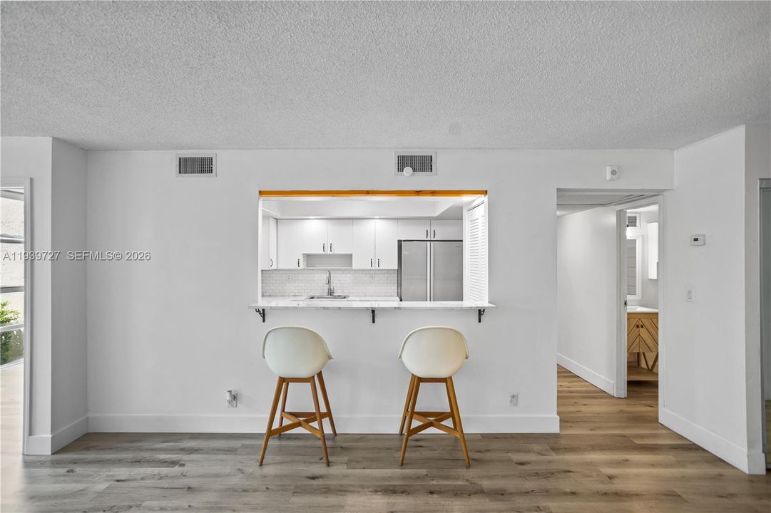 For Sale: $229,000 (2 beds, 1 baths, 1100 Square Feet)