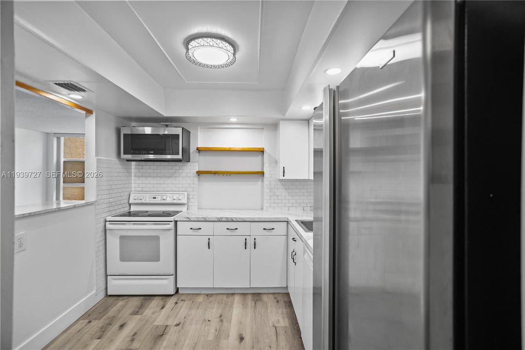 For Sale: $229,000 (2 beds, 1 baths, 1100 Square Feet)