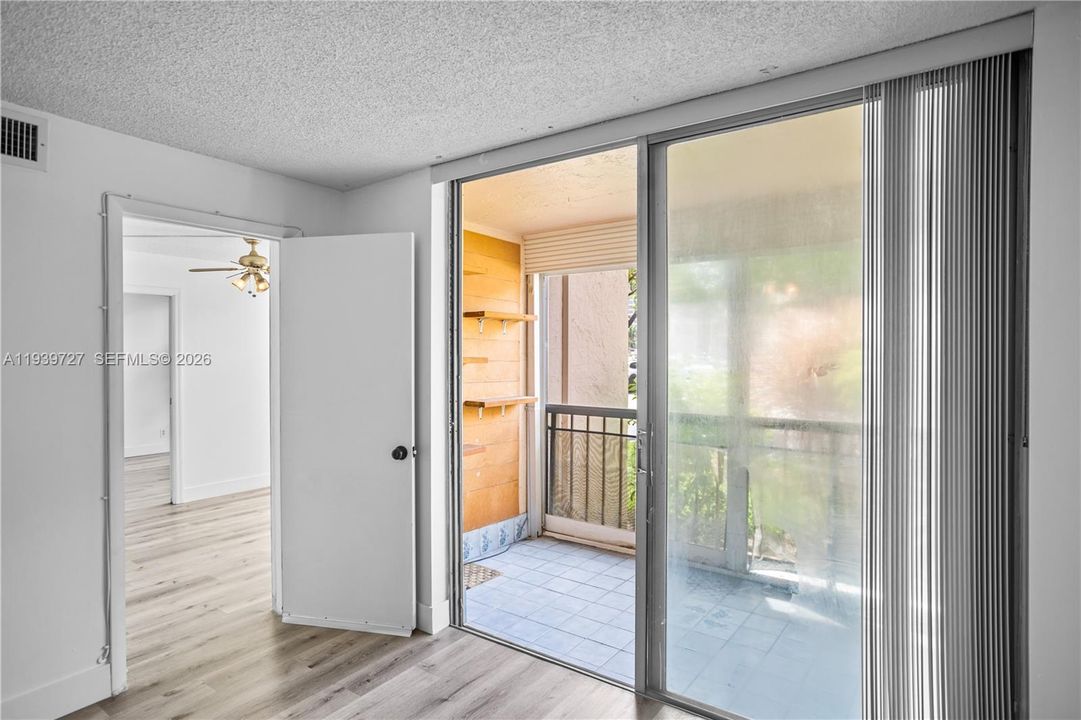 For Sale: $229,000 (2 beds, 1 baths, 1100 Square Feet)