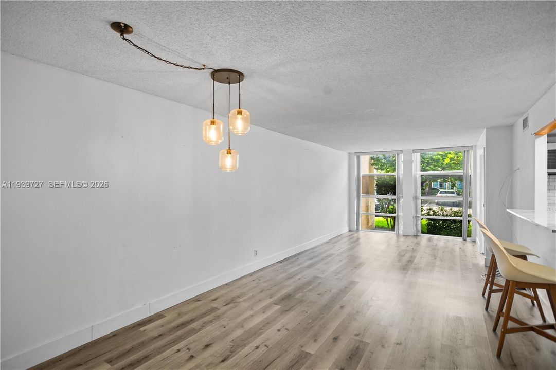 For Sale: $229,000 (2 beds, 1 baths, 1100 Square Feet)