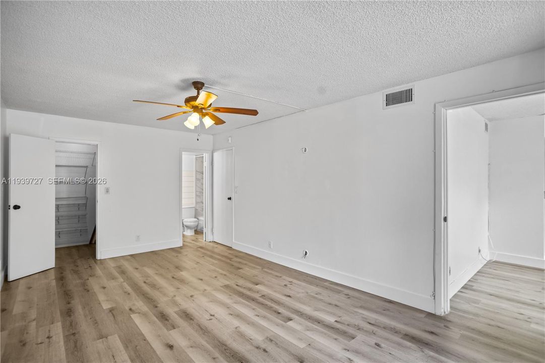 For Sale: $229,000 (2 beds, 1 baths, 1100 Square Feet)