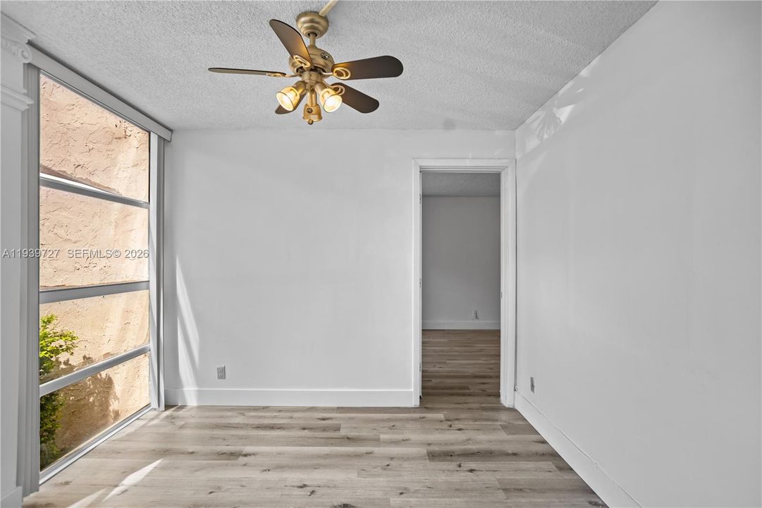 For Sale: $229,000 (2 beds, 1 baths, 1100 Square Feet)