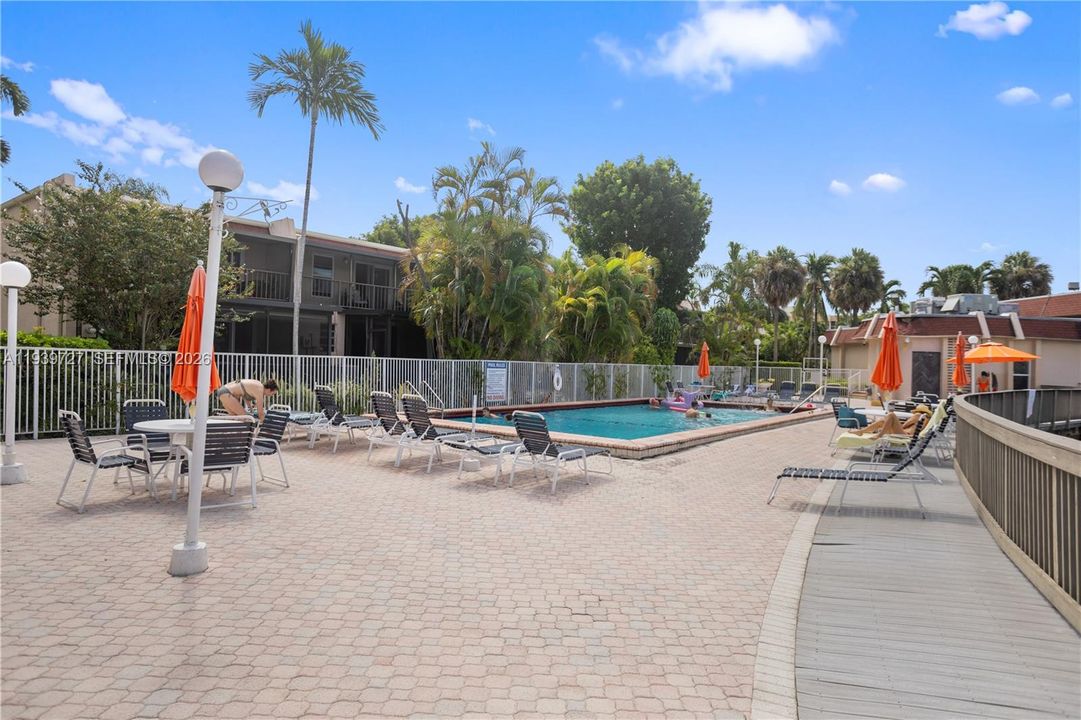 For Sale: $229,000 (2 beds, 1 baths, 1100 Square Feet)