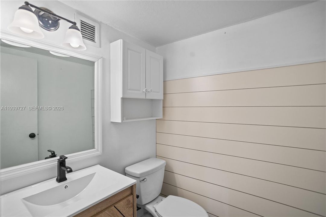 For Sale: $229,000 (2 beds, 1 baths, 1100 Square Feet)