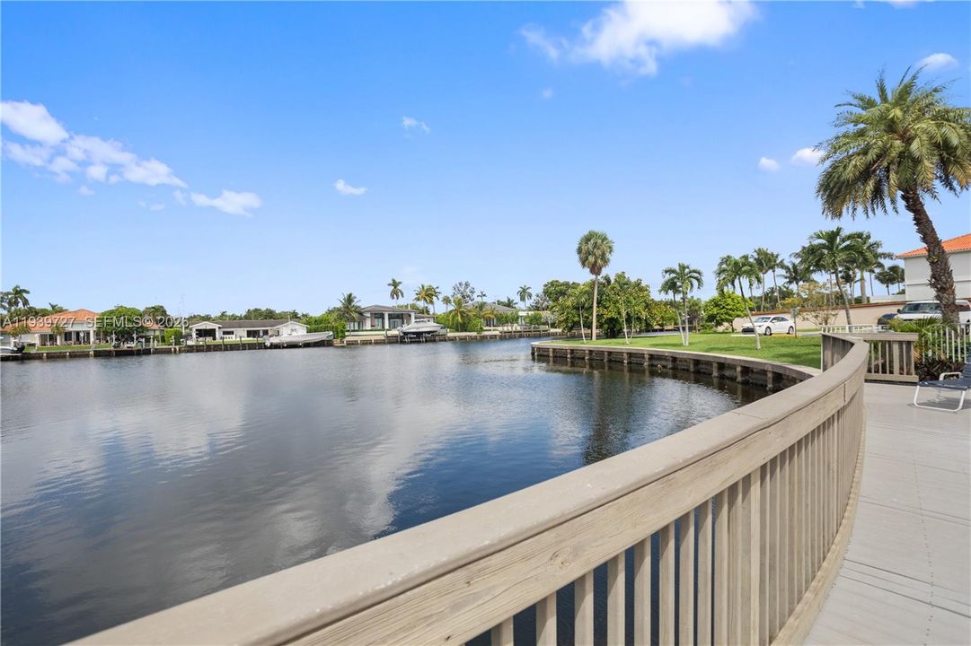 For Sale: $229,000 (2 beds, 1 baths, 1100 Square Feet)