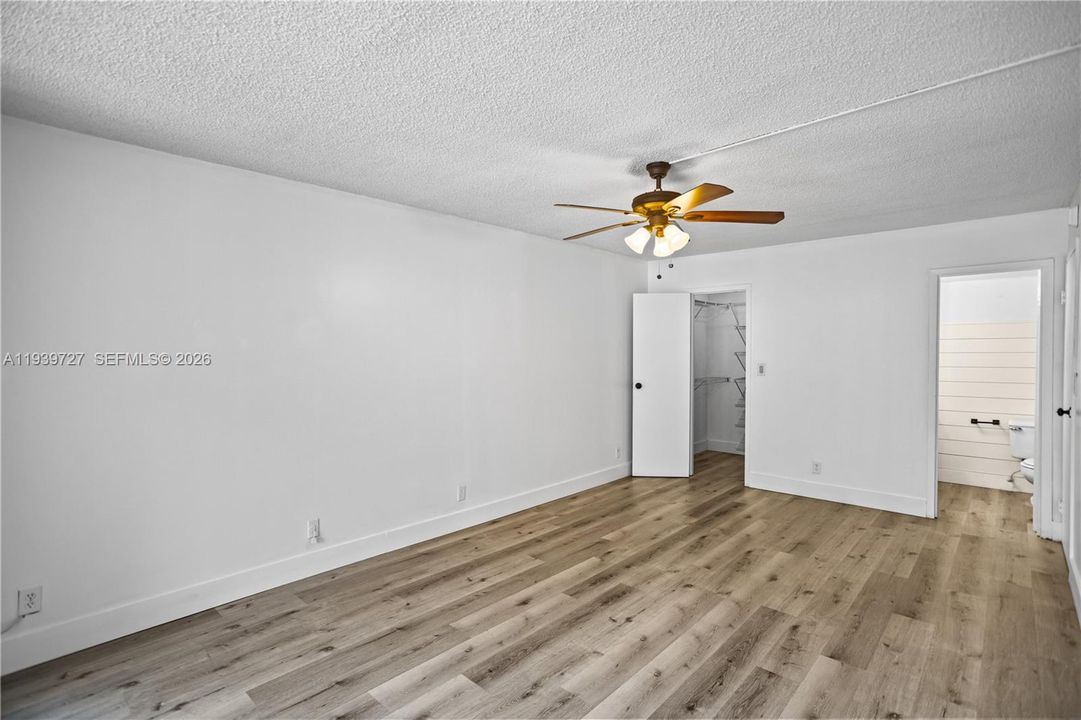 For Sale: $229,000 (2 beds, 1 baths, 1100 Square Feet)