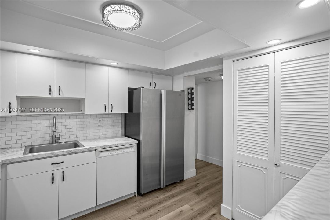 For Sale: $229,000 (2 beds, 1 baths, 1100 Square Feet)