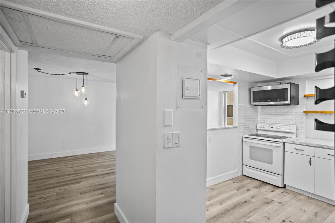 For Sale: $229,000 (2 beds, 1 baths, 1100 Square Feet)