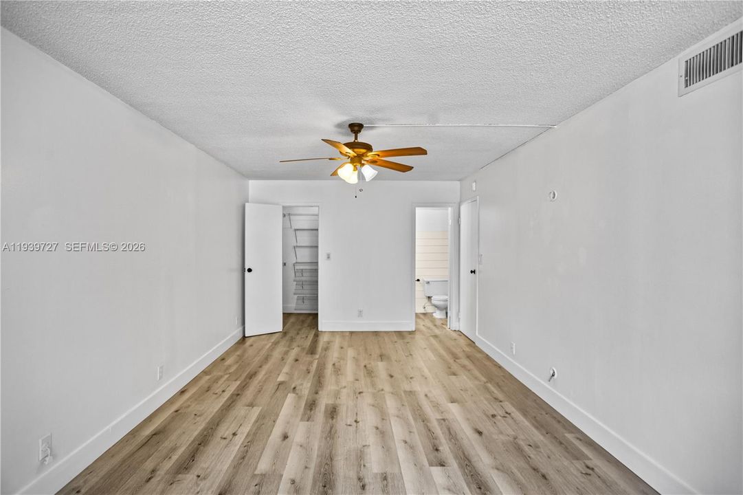 For Sale: $229,000 (2 beds, 1 baths, 1100 Square Feet)