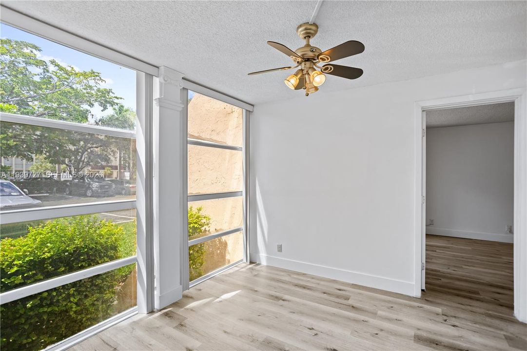 For Sale: $229,000 (2 beds, 1 baths, 1100 Square Feet)