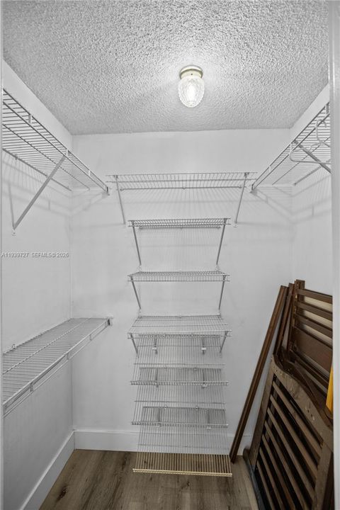 For Sale: $229,000 (2 beds, 1 baths, 1100 Square Feet)