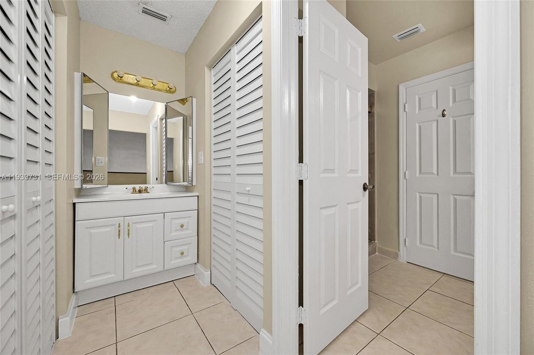 For Rent: $2,950 (3 beds, 2 baths, 1592 Square Feet)