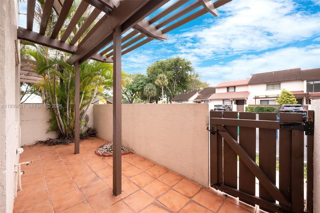 For Rent: $2,950 (3 beds, 2 baths, 1592 Square Feet)