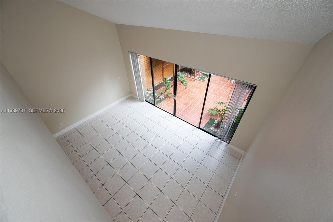 For Rent: $2,950 (3 beds, 2 baths, 1592 Square Feet)