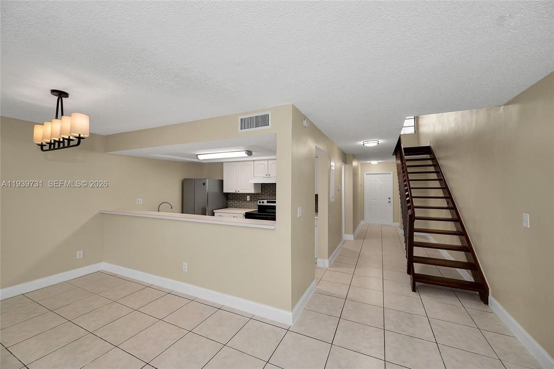 For Rent: $2,950 (3 beds, 2 baths, 1592 Square Feet)