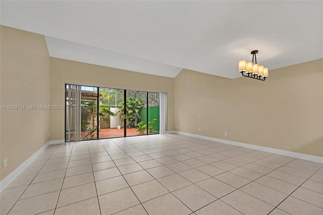 For Rent: $2,950 (3 beds, 2 baths, 1592 Square Feet)