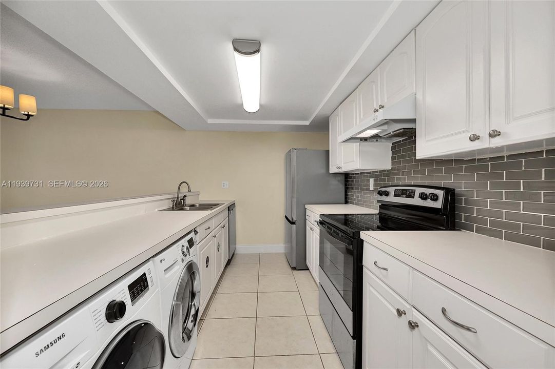 For Rent: $2,950 (3 beds, 2 baths, 1592 Square Feet)