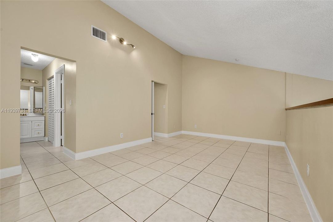 For Rent: $2,950 (3 beds, 2 baths, 1592 Square Feet)