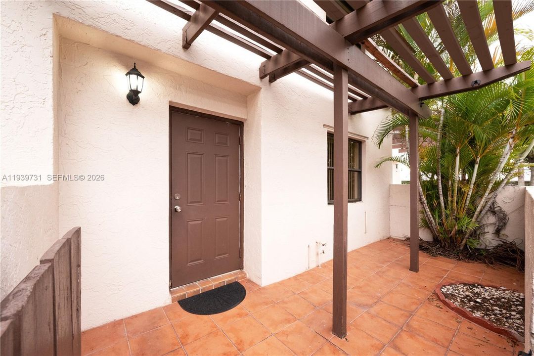 For Rent: $2,950 (3 beds, 2 baths, 1592 Square Feet)