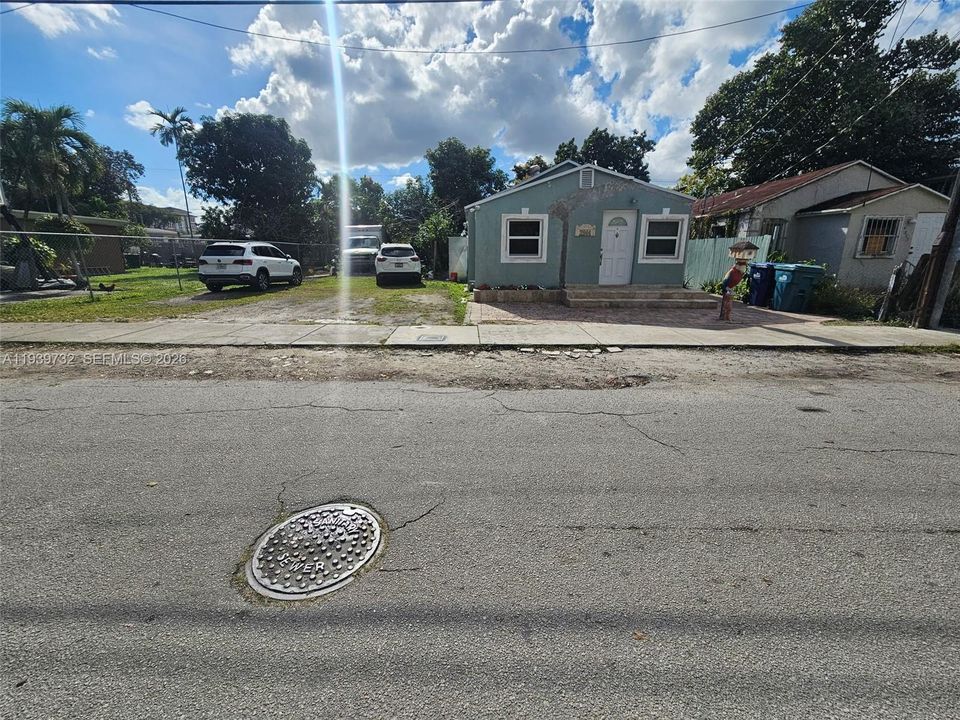 For Sale: $429,000 (3 beds, 2 baths, 1181 Square Feet)