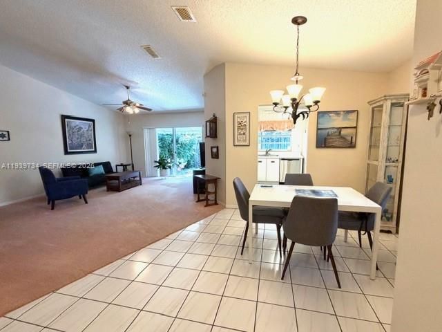 En Venta: $379,000 (3 camas, 2 baños, 1467 Pies cuadrados)