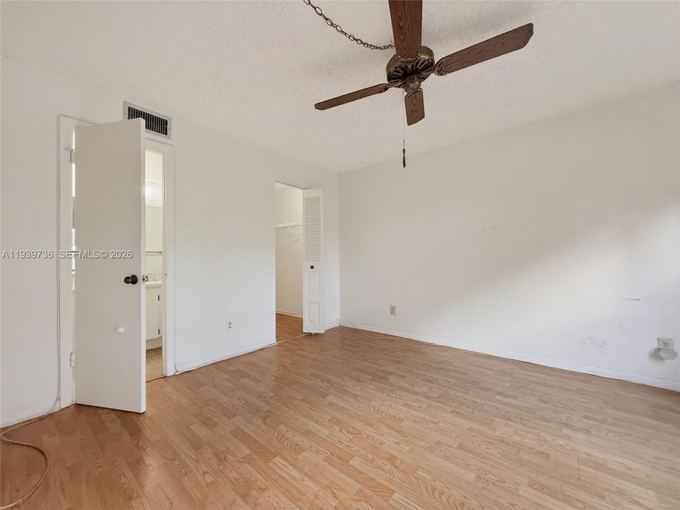 В аренду: $2,000 (2 спален, 2 ванн, 806 Квадратных фут)