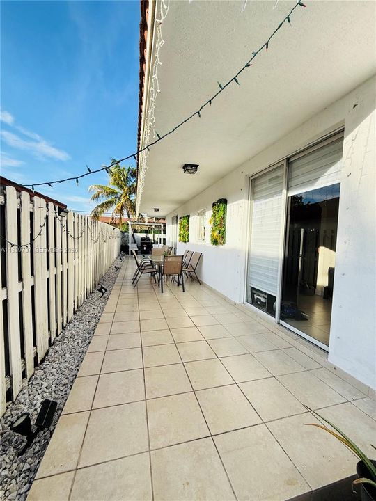 出租: $5,000 (4 贝兹, 3 浴室, 2210 平方英尺)