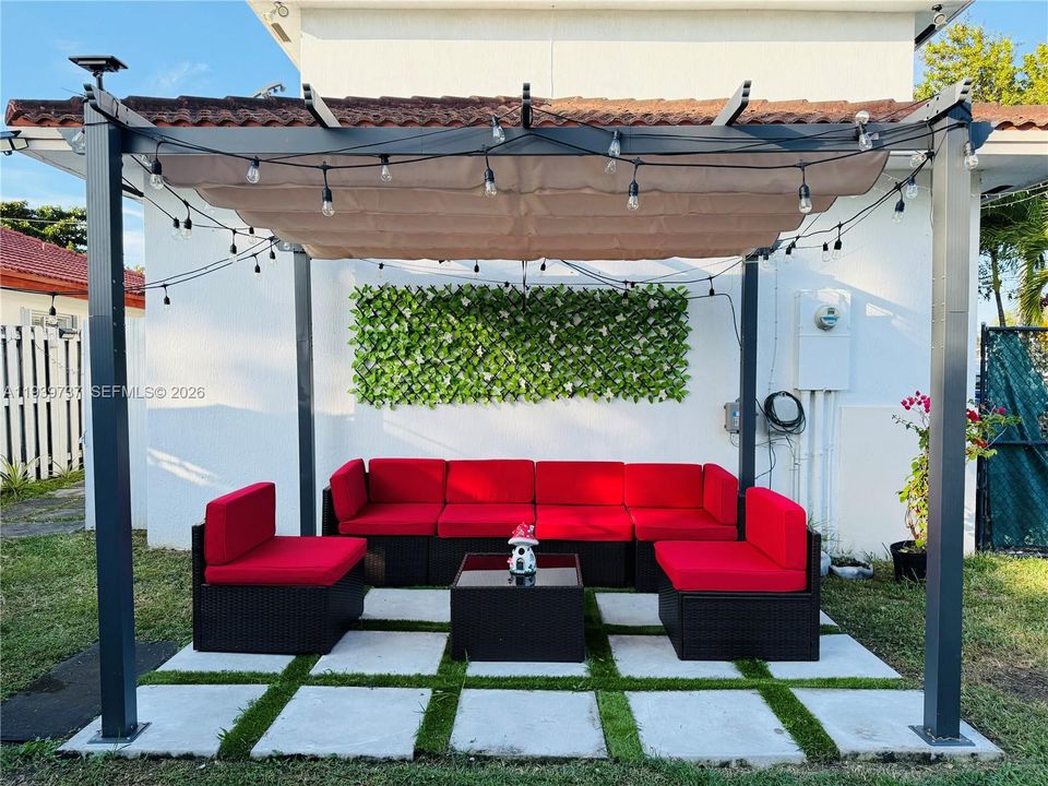 出租: $5,000 (4 贝兹, 3 浴室, 2210 平方英尺)