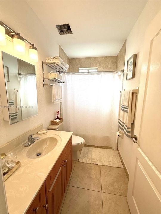 出租: $5,000 (4 贝兹, 3 浴室, 2210 平方英尺)