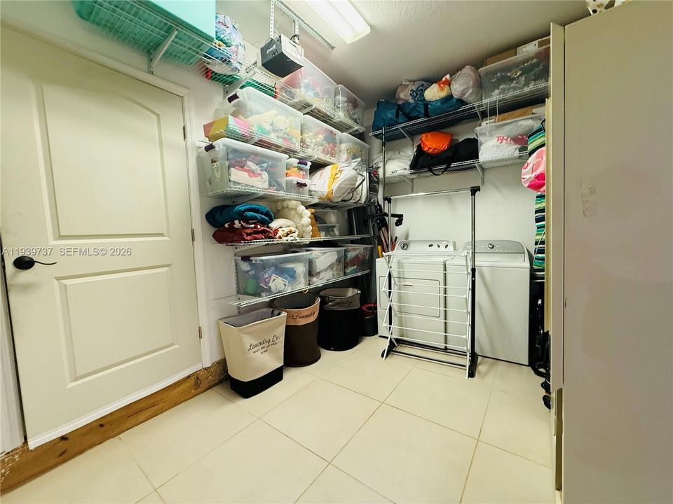 出租: $5,000 (4 贝兹, 3 浴室, 2210 平方英尺)