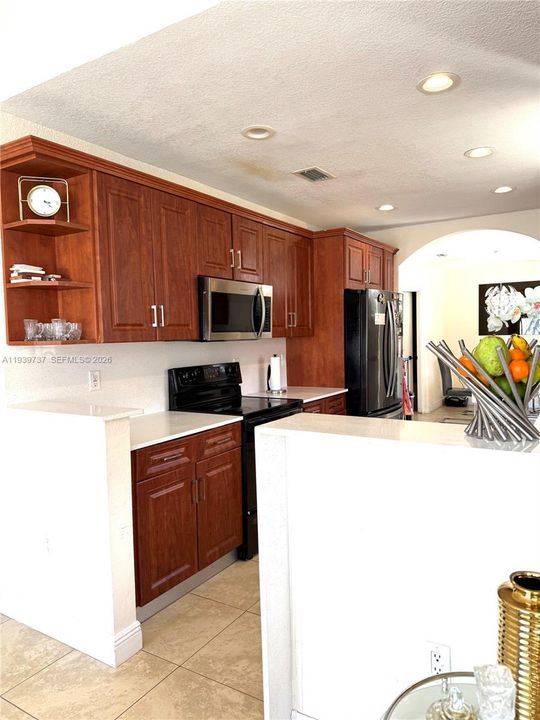 出租: $5,000 (4 贝兹, 3 浴室, 2210 平方英尺)