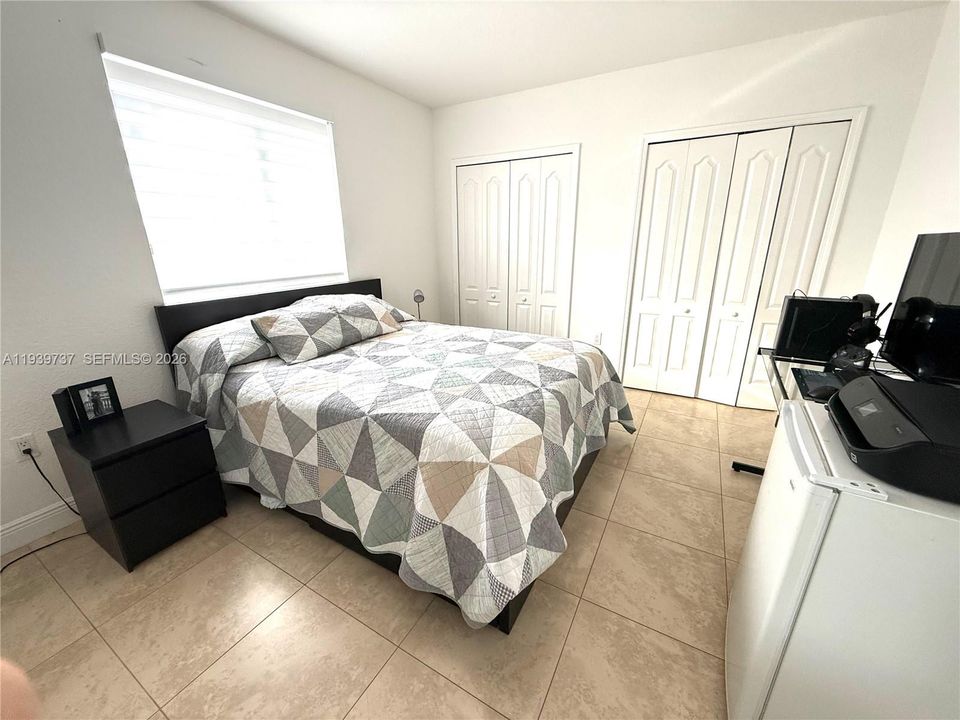 出租: $5,000 (4 贝兹, 3 浴室, 2210 平方英尺)