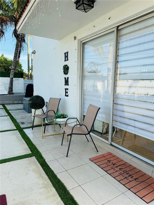 出租: $5,000 (4 贝兹, 3 浴室, 2210 平方英尺)