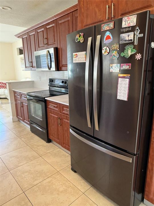 出租: $5,000 (4 贝兹, 3 浴室, 2210 平方英尺)