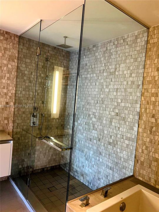 For Rent: $6,400 (2 beds, 2 baths, 1202 Square Feet)